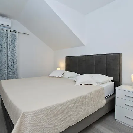 Divkovic フヴァル