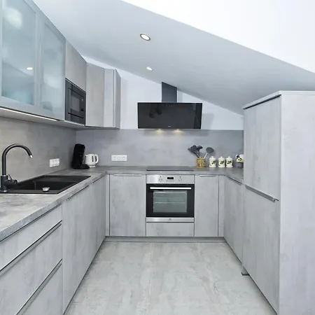 Divkovic * Hvar Town